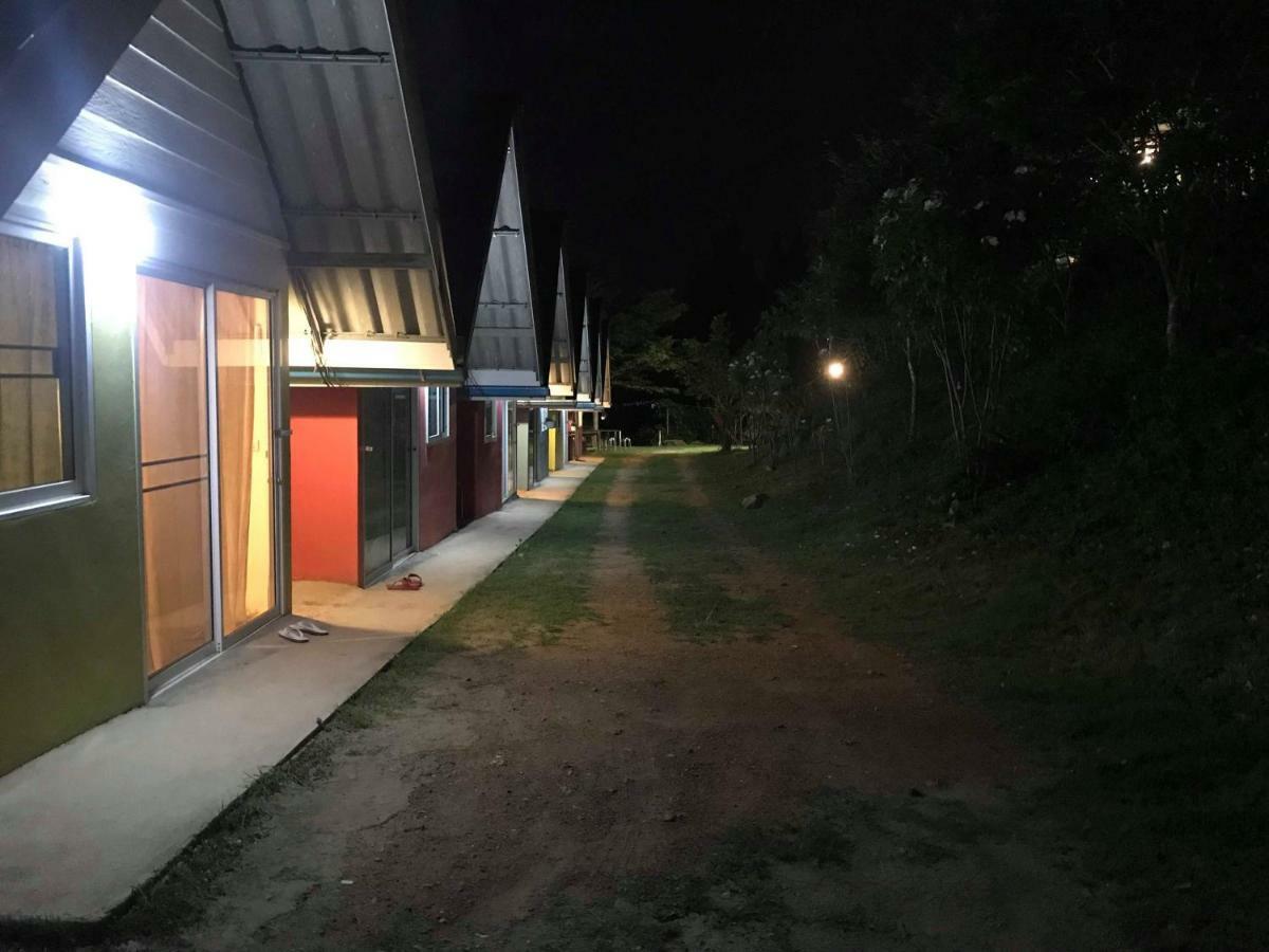 Baan Rai Pray Rung Kaeng Krachan Ban Tha Ling Lom Exterior foto